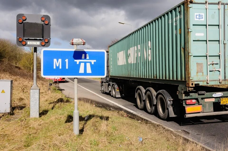 multi-vehicle collision closes section of m1 southbound in bedfordshire