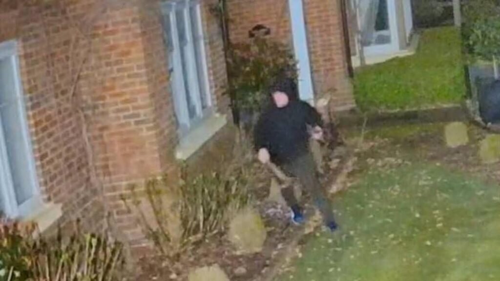 h&m worcester windows smashed