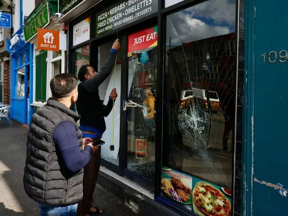 h&m worcester windows smashed